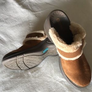 Bzees Kismet Clogs 8.5